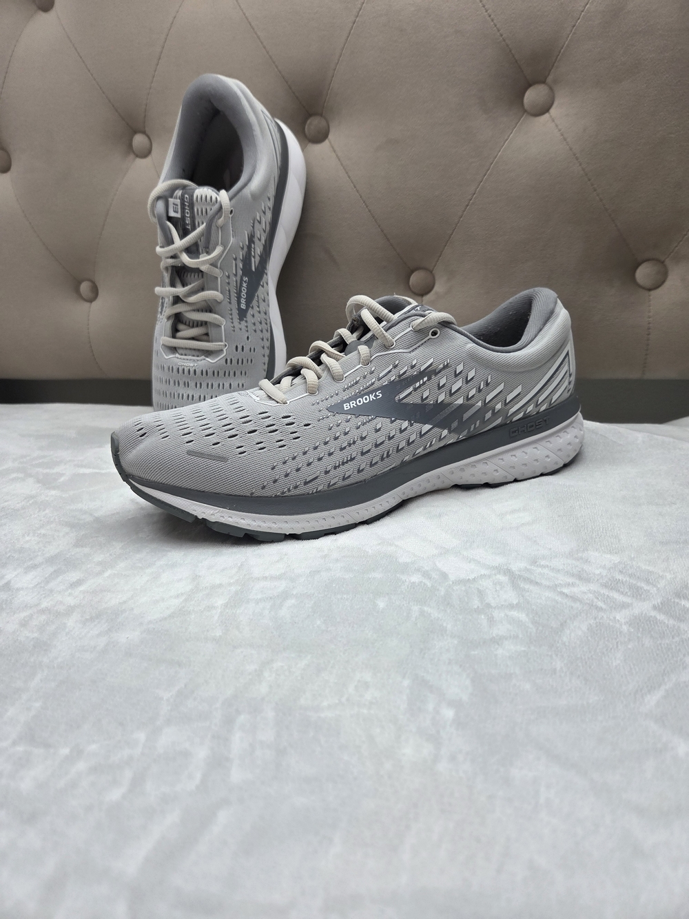 Brooks Ghost 13 Women’s 11 Wide D Gray Running Athletic Shoes Sneakers